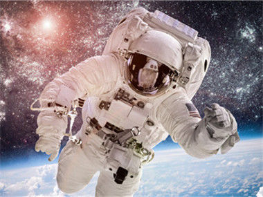 英国皇家科学院圣诞讲座2015：如何在太空中生存