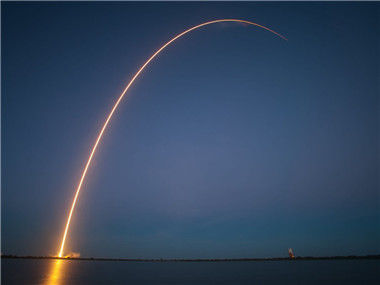 SpaceX的胜利：世界首次成功海上回收火箭
