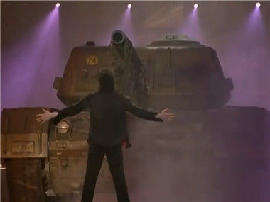 迈克尔·杰克逊演唱会《地球之歌》反战片段